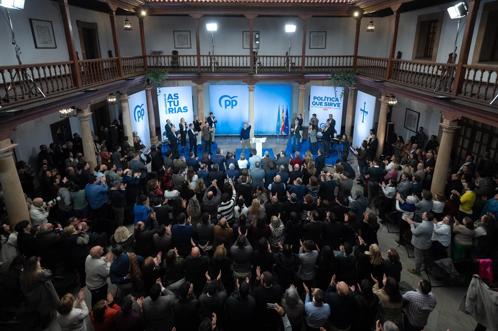 Feijóo clausura junto a Álvaro Queipo en Oviedo el acto de presentación de la 'Declaración de Asturias'