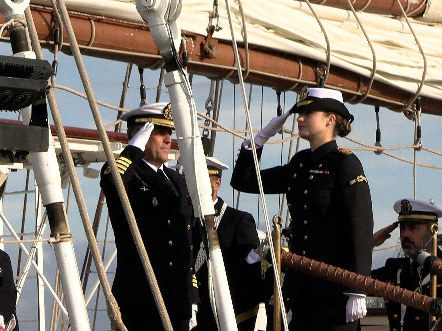 08/01/2025 La Princesa Leonor embarca en el buque escuela 'Juan Sebastián Elcano'. MADRID, 8 (CHANCE) La Princesa Leonor se ha embarcado por primera vez este miércoles, 8 de enero, como guardamarina en el buque escuela 'Juan Sebastián Elcano', que partirá el próximo sábado desde el Puerto de Cádiz para iniciar su 97 crucero de instrucción, un acto que contará con la presencia de los Reyes Felipe VI y Letizia. POLITICA EUROPA ESPAÑA SOCIEDAD EUROPA PRESS TV