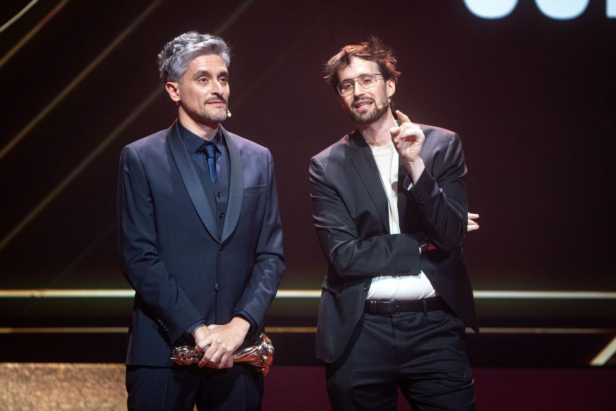 Los directores Marcel Barrena y Dani de la Orden durante la entrega de los XVII Premis Gaudí de cine.