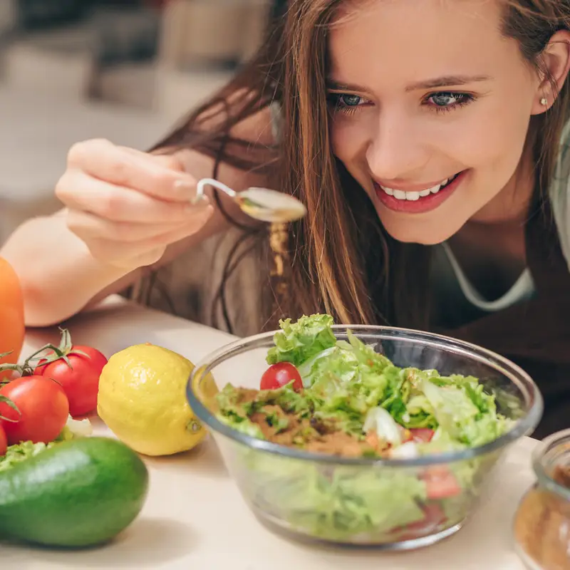 Ensalada de vinagreta para niña