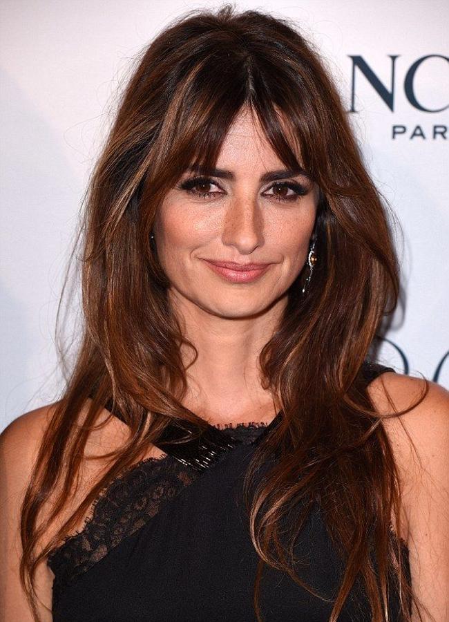 Penélope Cruz con cabello largo y flequillo de cortina/@penelopecruz_info