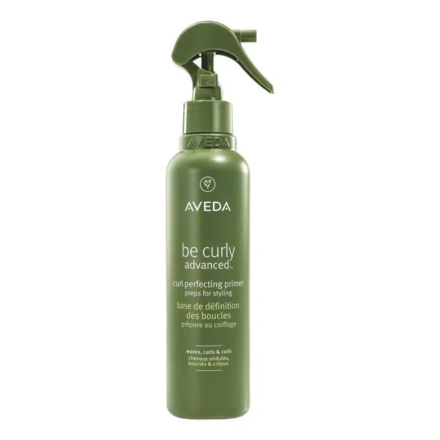 Prebase perfeccionadora de rizos Aveda Be Curly Advanced™. Precio: 44 euros