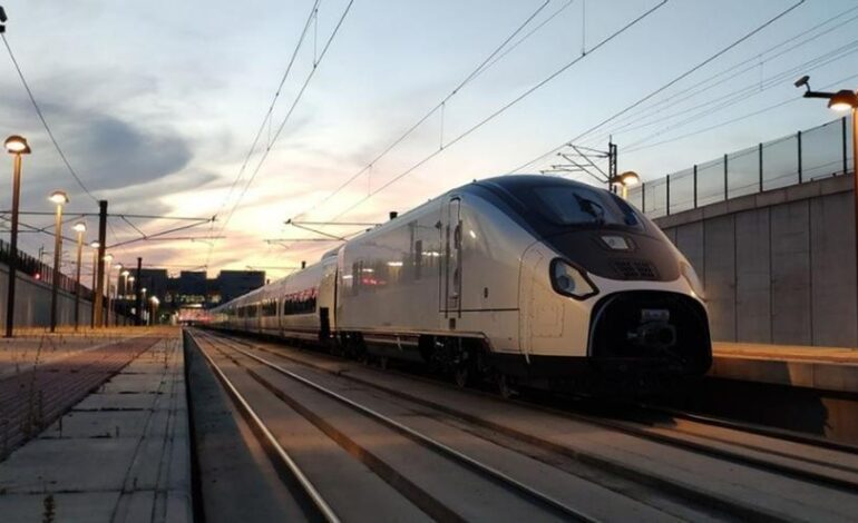 Los trenes Avril que unen Asturias y Madrid, parados por una avería informática