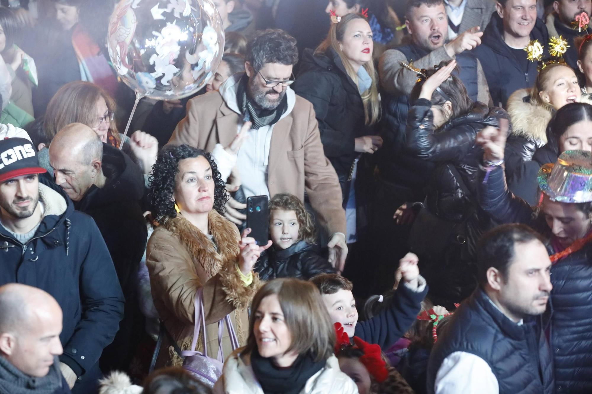 El "campanillas" en la Plaza Mayor de Gijón, en imágenes