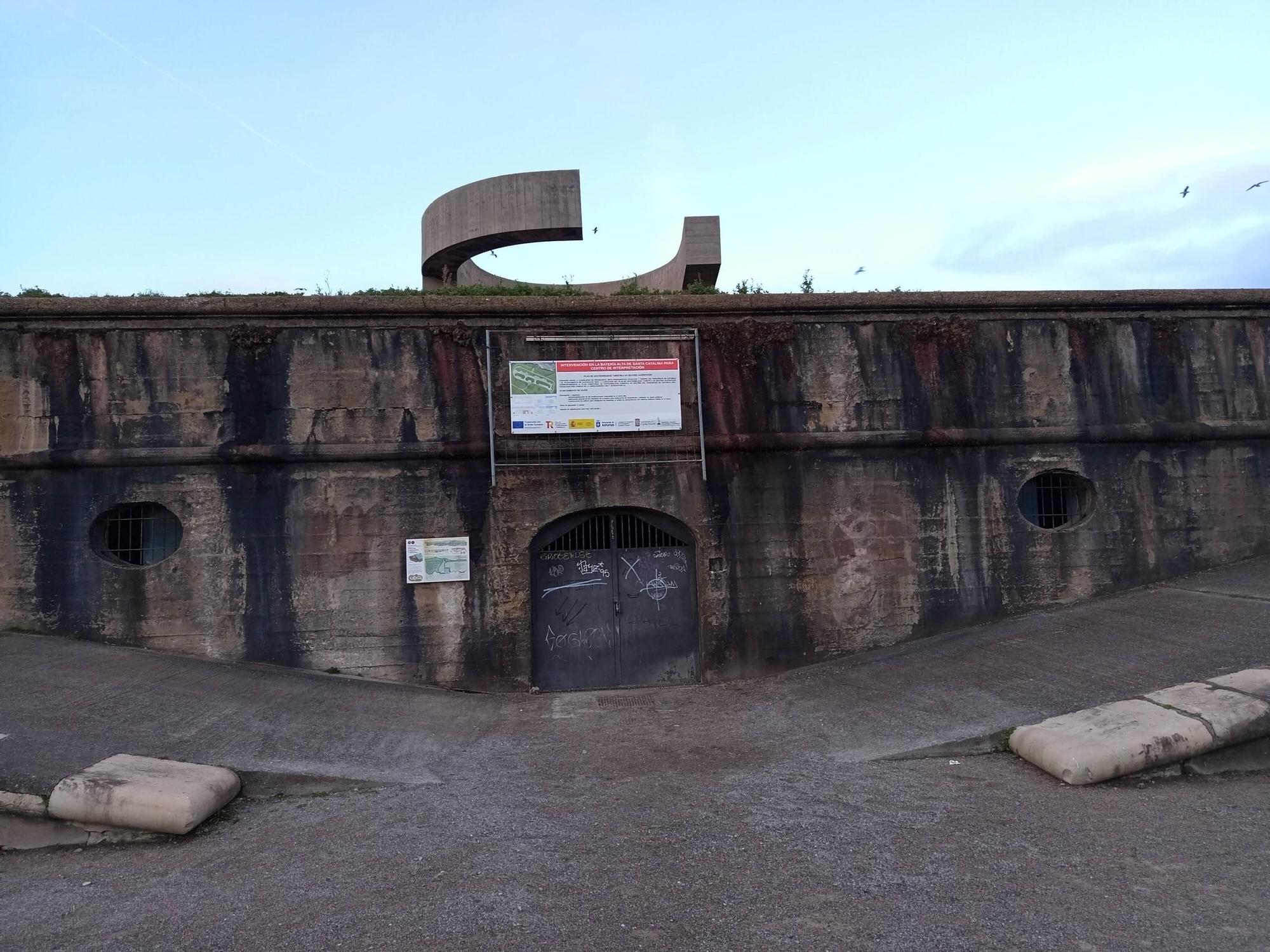 El cerro Santa Catalina, cercado para el inicio de las obras (en imágenes)