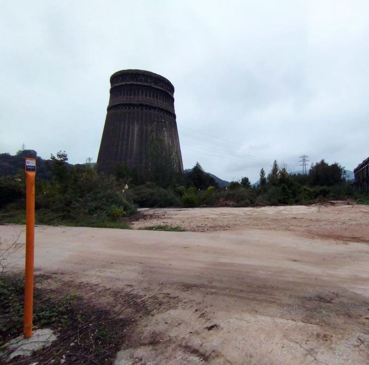 Terreno de la antigua fábrica de Nitrastur. | M.Á. gramo.