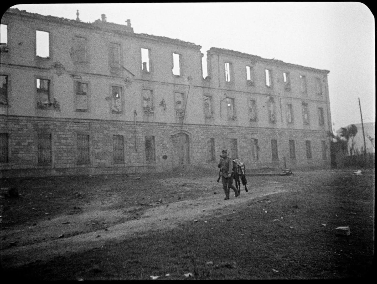 La entrada en Gijón de las tropas nacionales. 27 de octubre de 1937