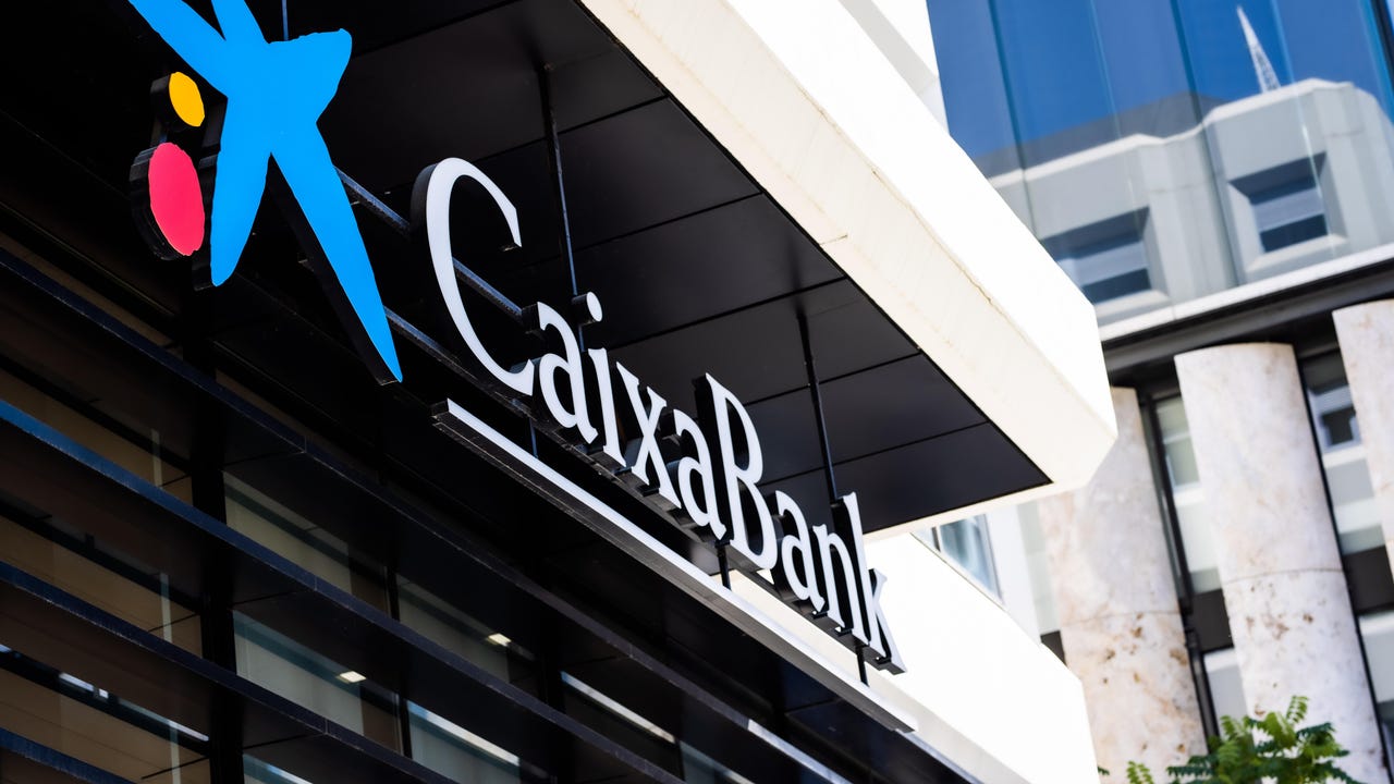 CaixaBank premiará la domiciliación de nuevas nóminas con una remuneración extra de hasta 400 euros y televisores