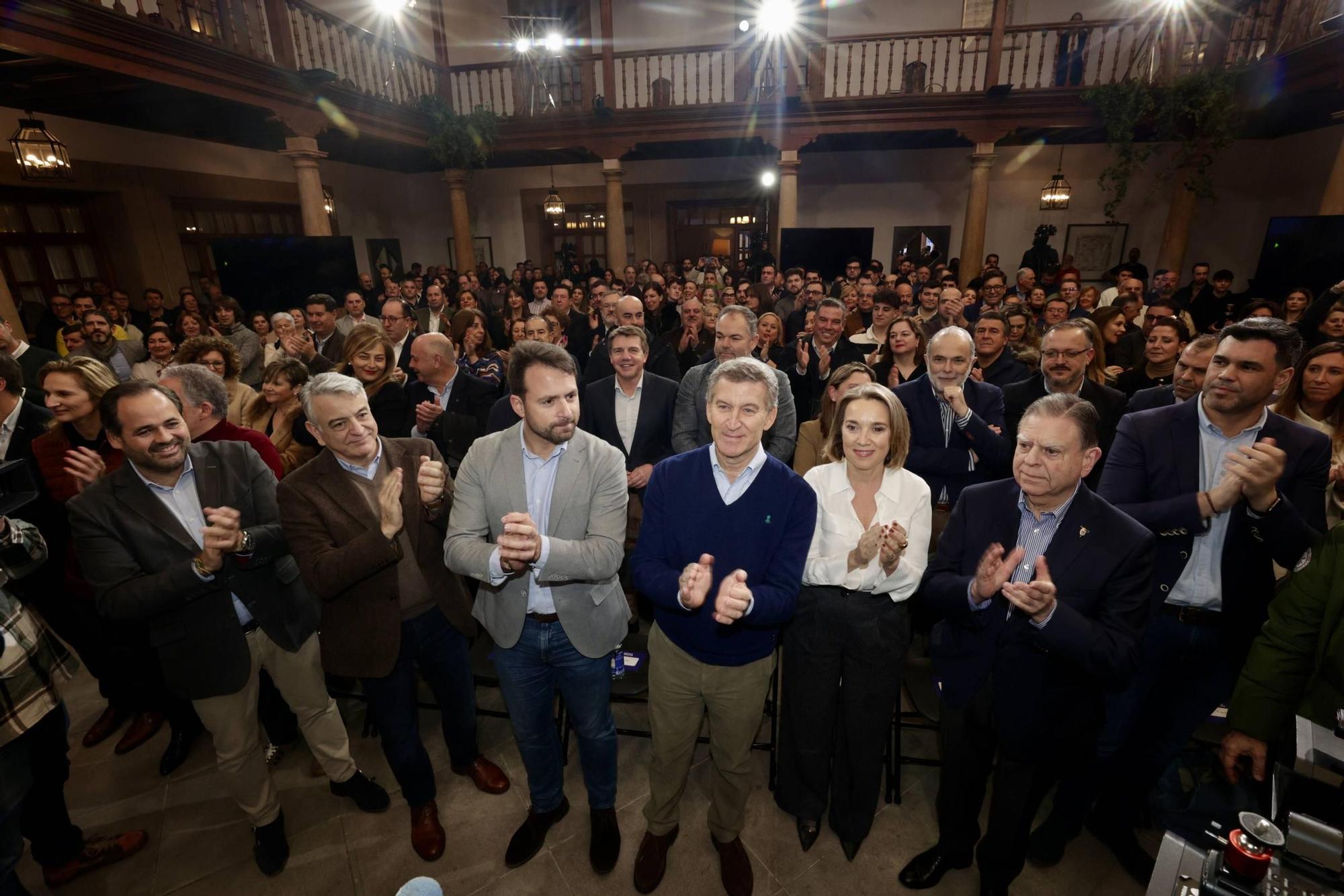 Feijóo clausura junto a Álvaro Queipo en Oviedo el acto de presentación de la 'Declaración de Asturias'