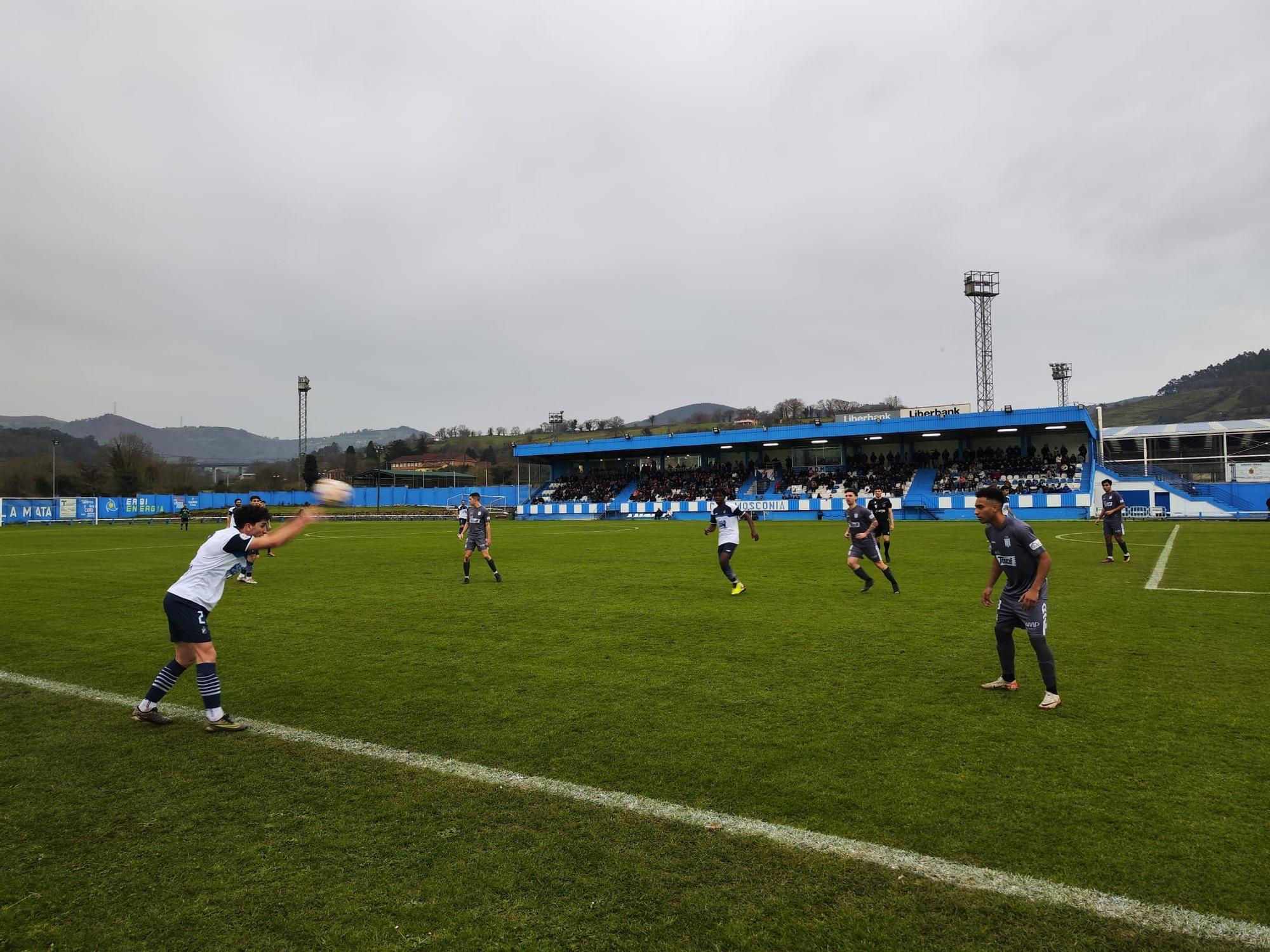 En imágenes: tarde de fútbol en la cancha de Moscón