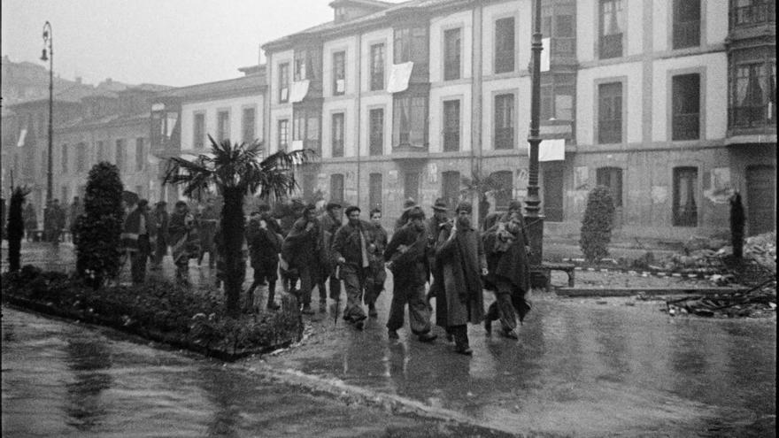 La entrada en Gijón de las tropas nacionales. 27 de octubre de 1937