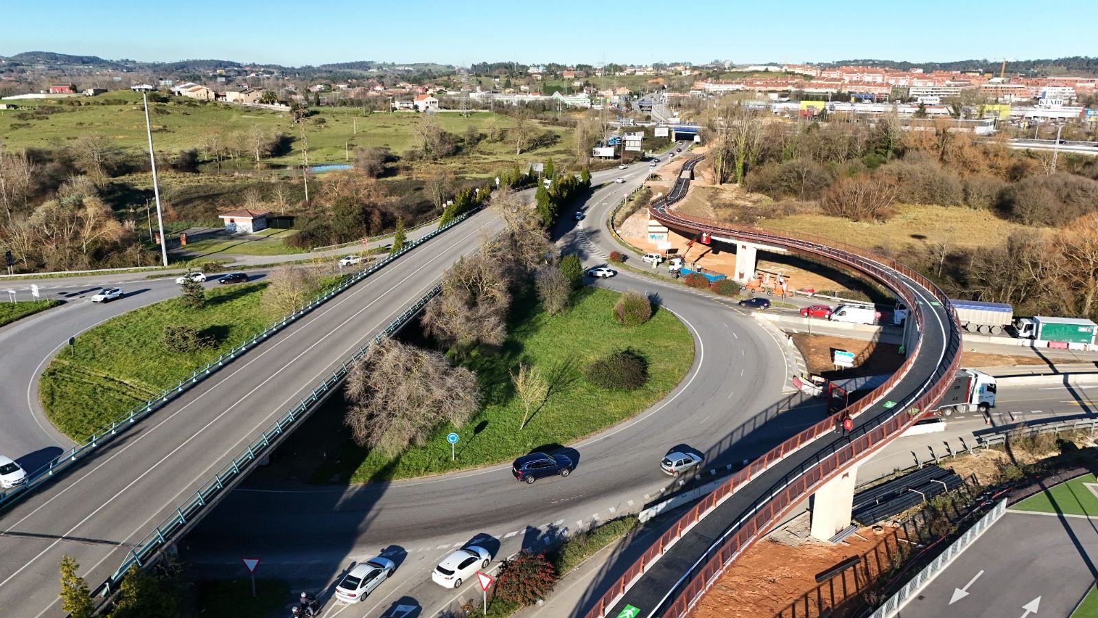 A vista de pájaro: así sobrevuela la pasarela sobre la AS-17