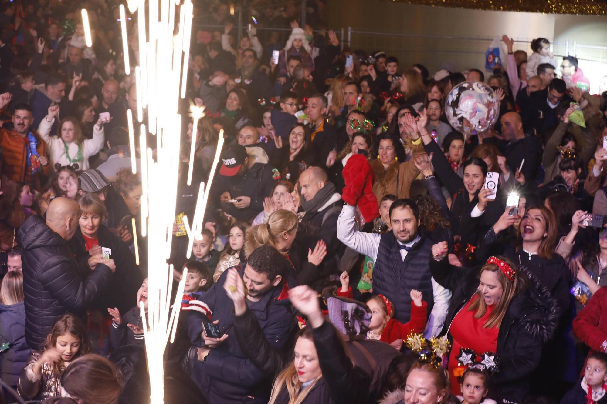 El "campanillas" en la Plaza Mayor de Gijón, en imágenes