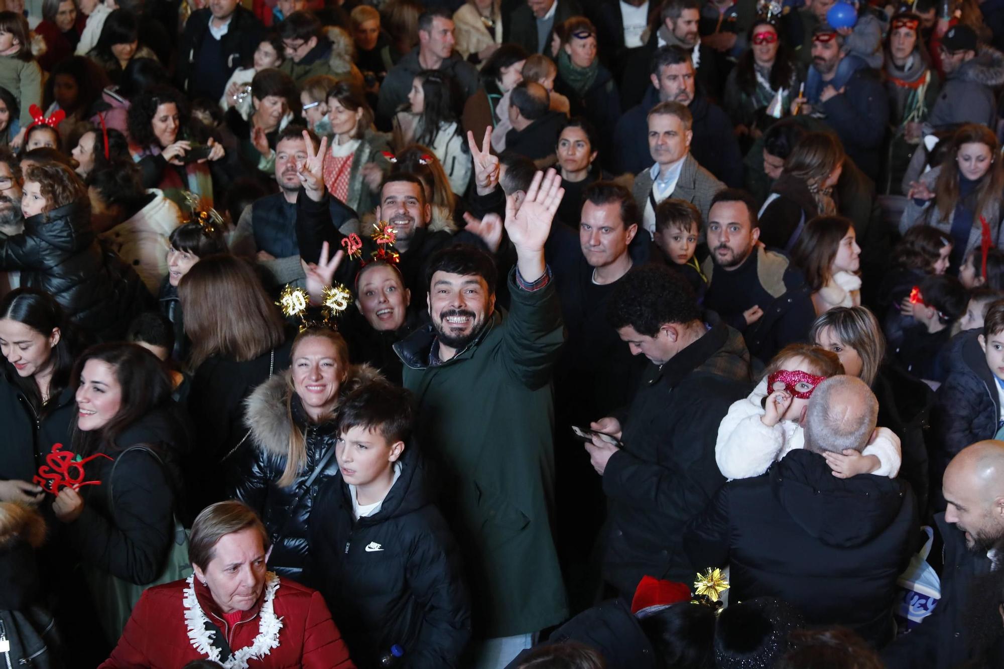 El "campanillas" en la Plaza Mayor de Gijón, en imágenes