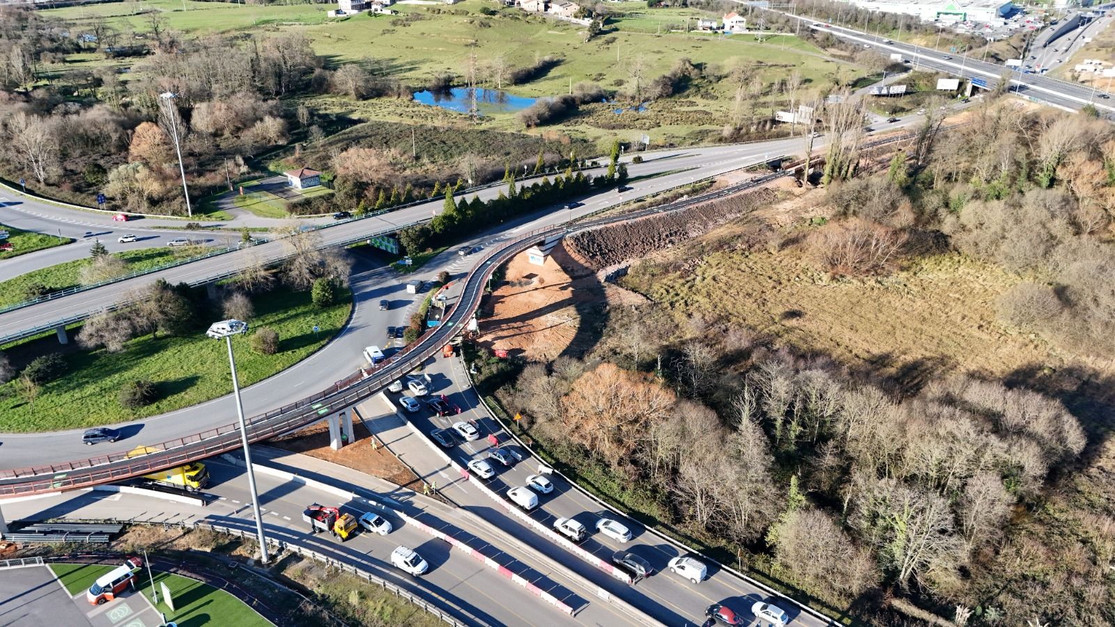 A vista de pájaro: así sobrevuela la pasarela sobre la AS-17