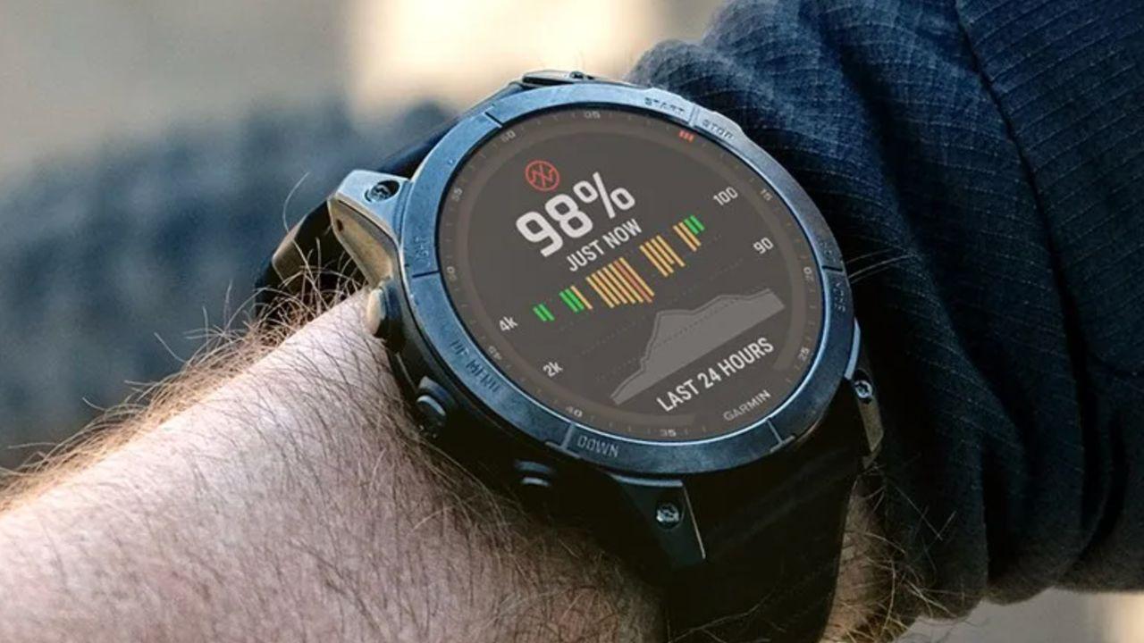 Amazon tira la casa por la ventana rebajando un 28% este Garmin Fénix con carga solar y pantalla táctil