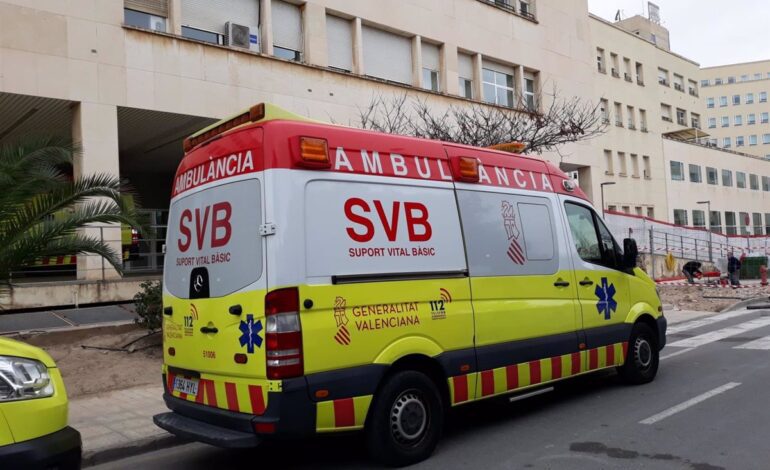 Cinco afectados por inhalación de humo en un incendio en Rojales (Alicante)