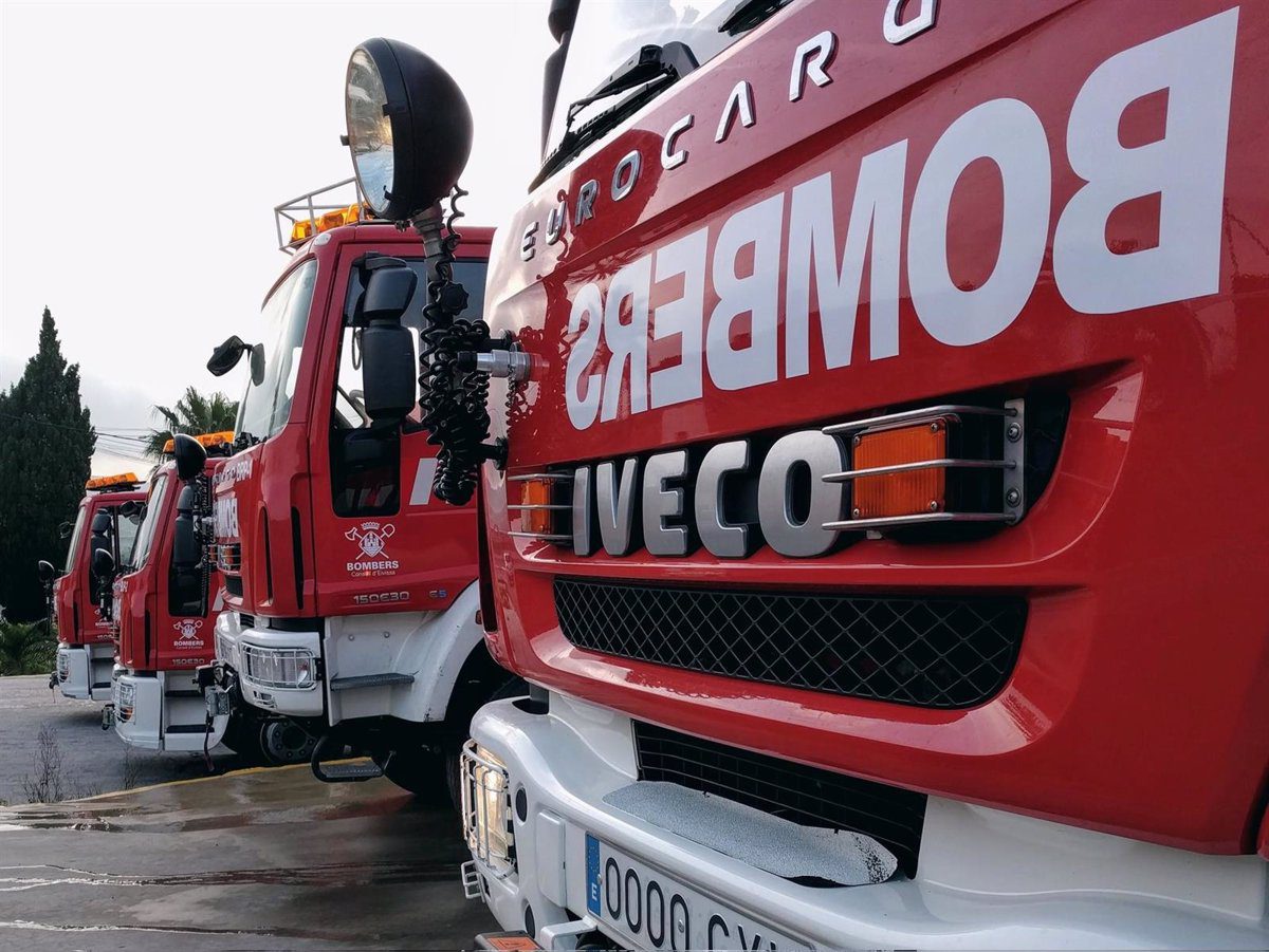 Un incendio calcina cuatro vehículos en una carretera de Sant Josep (Ibiza)