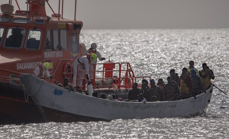 Llega un quinto cayuco con unos 70 migrantes a El Hierro