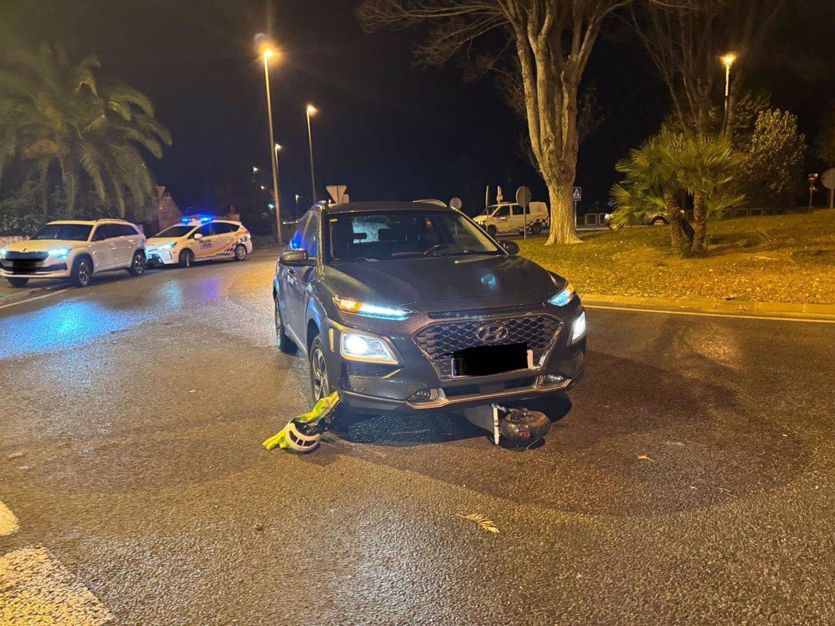 Herido el conductor de un patinete tras ser atropellado por un coche en Alcúdia