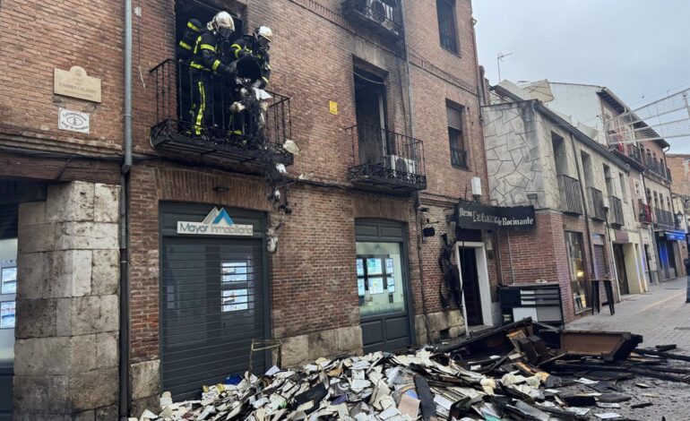 Cuatro intoxicados leves en el incendio en un edificio de Fuenlabrada y otros tres en otro fuego en Alcalá