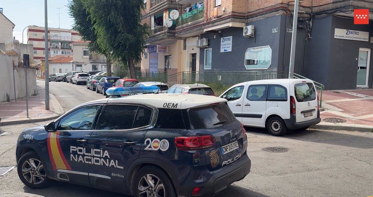 Dos detenidos por robar una frutería con el método del ‘alcantarillazo’ en Parla