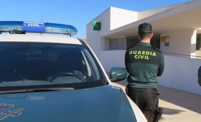 Detenido en Formentera por golpear vehículos e intentar huir en uno sin carnet