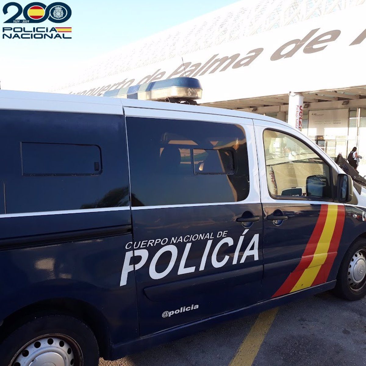 Detenido un hombre por incendiar un árbol en el aeropuerto de Palma