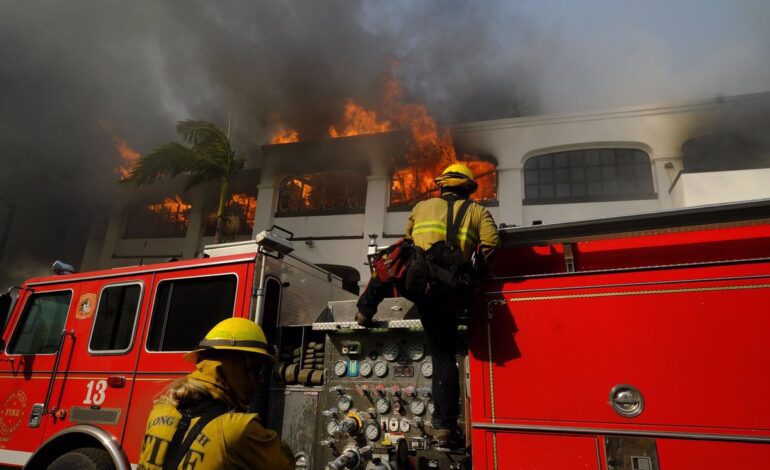 El gran incendio de Palisades ha arrasado ya 8.200 hectáreas en el sur de California