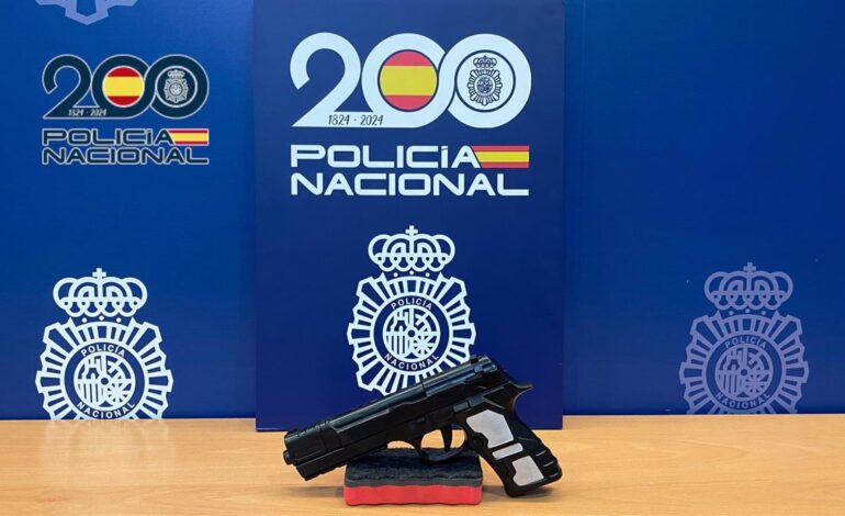 Dos detenidos por intentar atracar un supermercado con una pistola simulada en Alicante