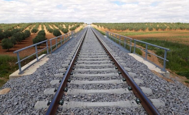 Cortado el tráfico ferroviario entre Cenicero y San Asensio por la presencia de una furgoneta en las vías