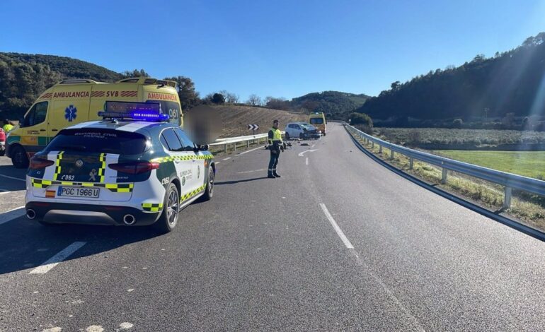 Muere un motorista en un choque frontal con un coche en la A-1102, en Castejón de Valdejasa