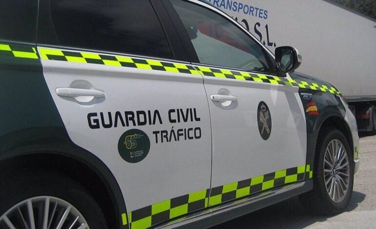 Cuatro heridos en Iznalloz (Granada) al salirse su coche de la carretera y chocar con la mediana