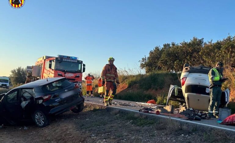 Tres heridos, entre ellos un menor, en un accidente entre dos coches en la CV-380 en Vilamarxant (Valencia)