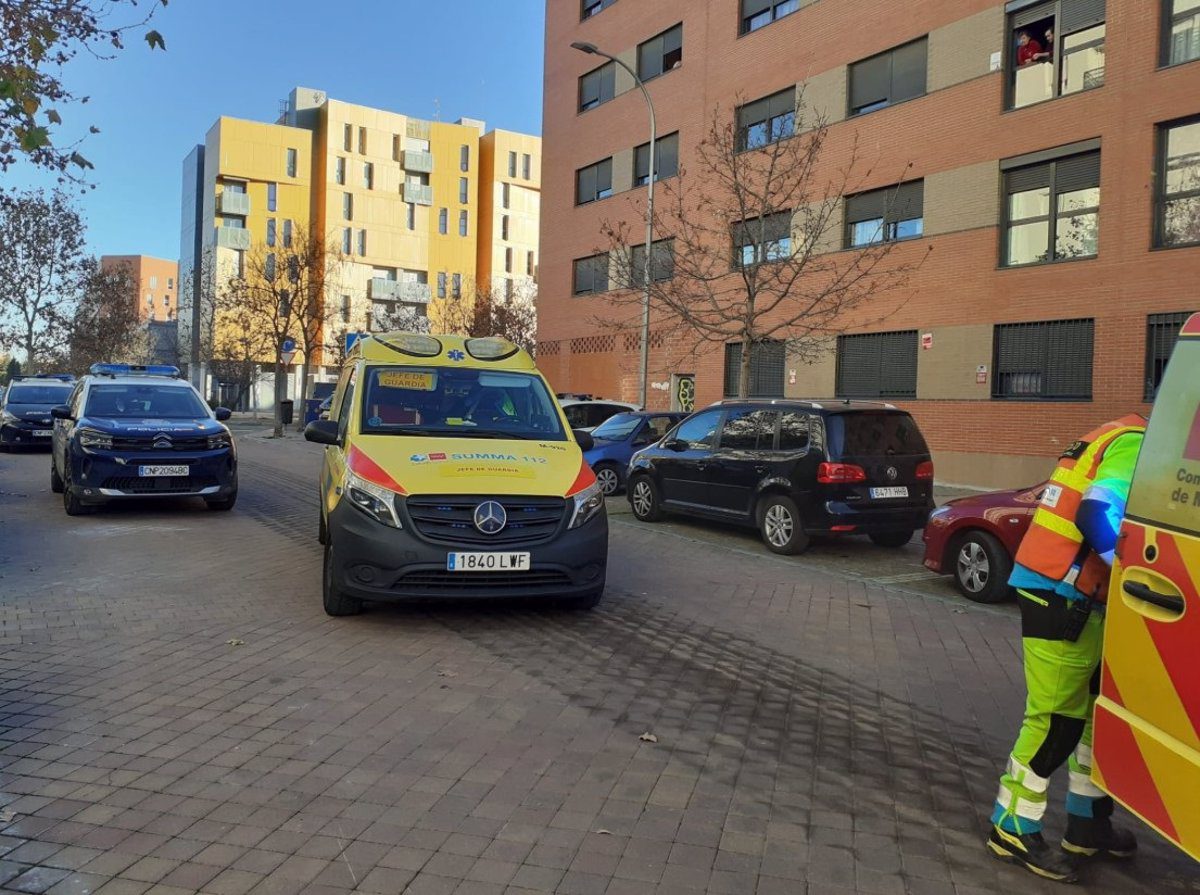 Herido grave un hombre con un disparo en la cabeza en un domicilio en Vallecas