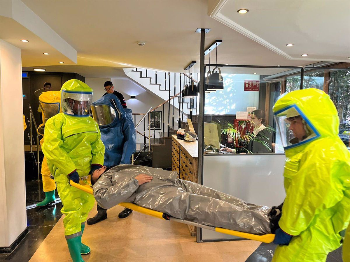 Servicios de emergencias simulan un ataque químico en un hotel de Barcelona