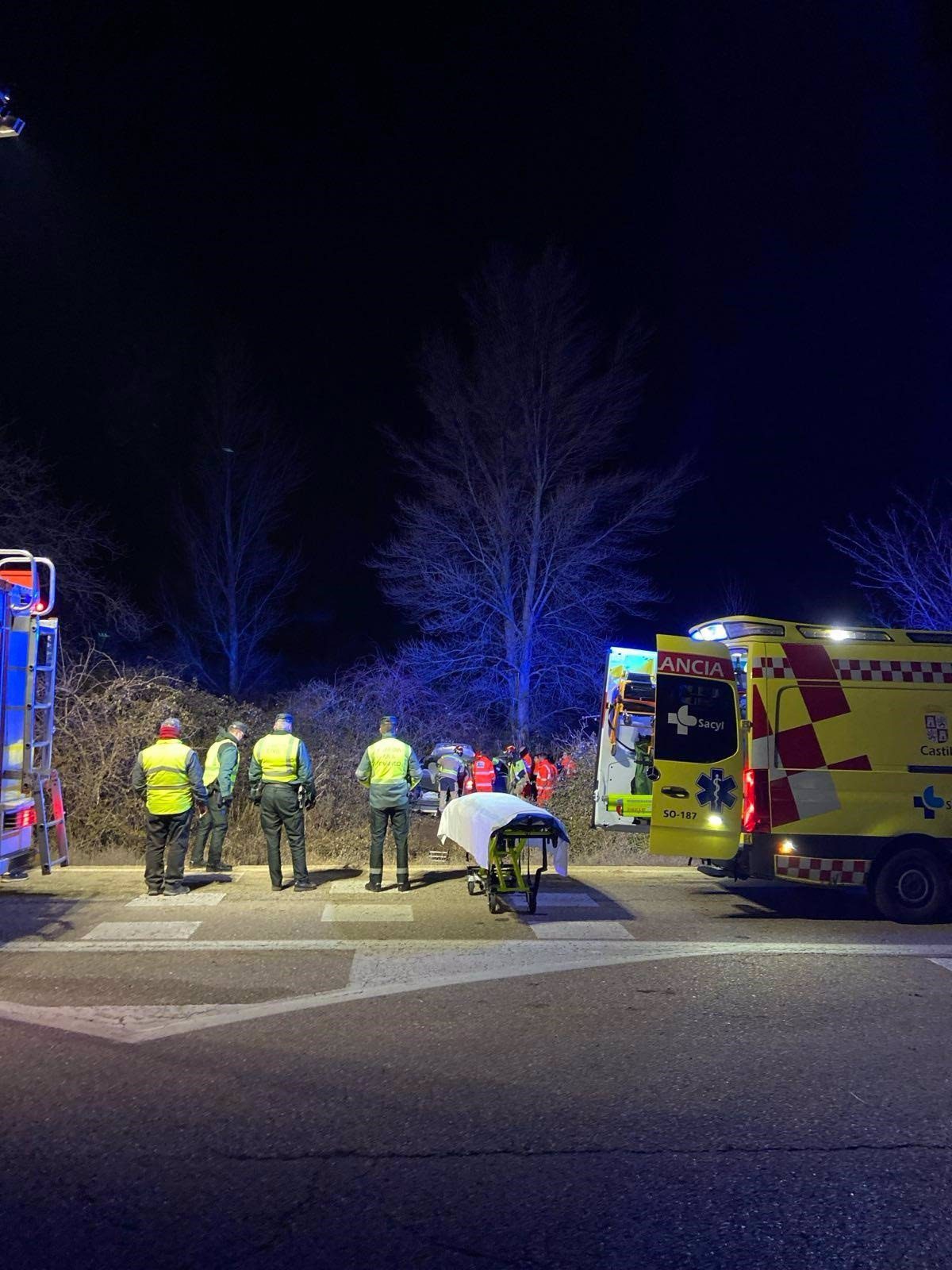 Un fallecido y un herido en la salida de vía de un turismo en Almenar de Soria