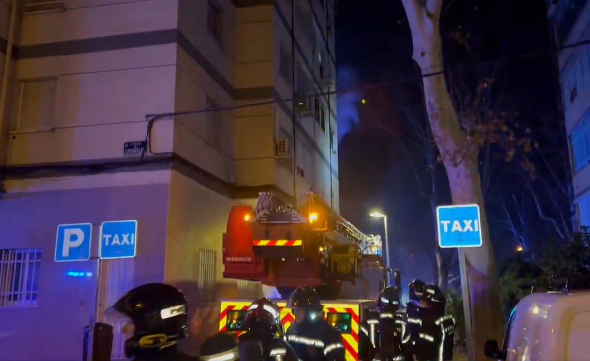 Al menos cinco personas atendidas por un incendio tras una explosión en una vivienda en Usera