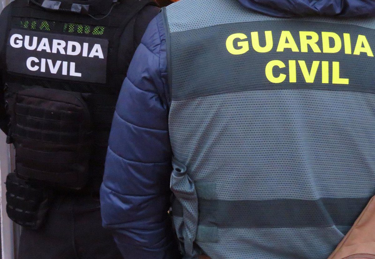 La Guardia Civil impide una pela multitudinaria entre menores en Cangas (Pontevedra)