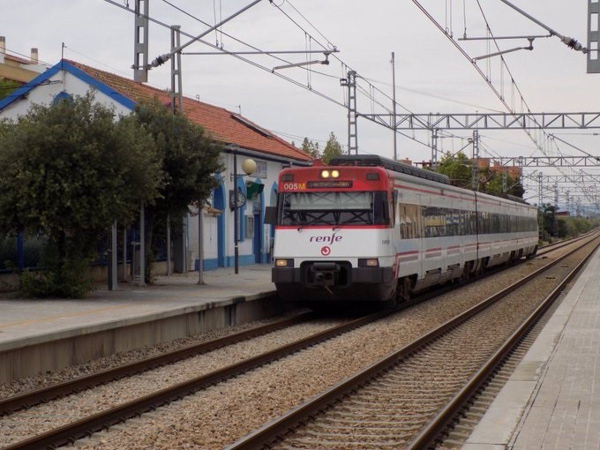 Fallece una persona arrollada por un tren al cruzar por un paso no autorizado en Vila-real