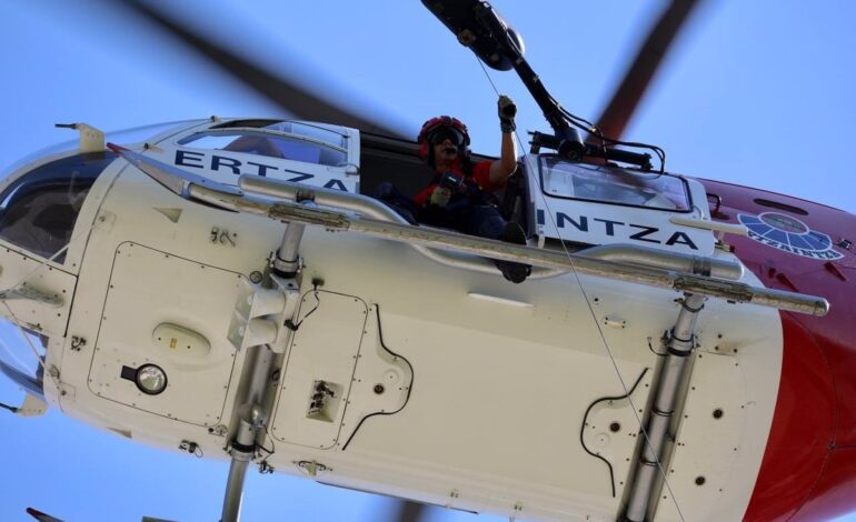 Rescatado en helicóptero un ciclista accidentado en una ruta de montaña de las Peñas de Aia, en Irun (Gipuzkoa)