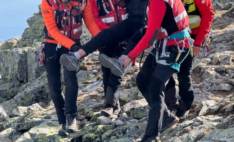 Rescatado un joven tras sufrir una lesión de tobillo en La Maliciosa