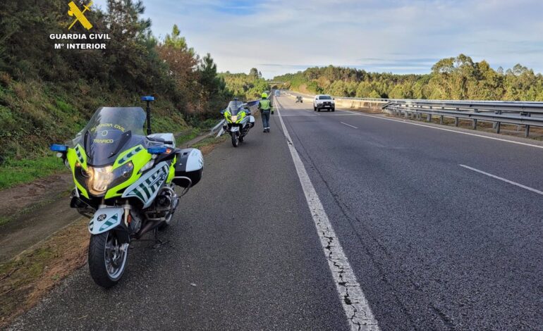 La Guardia Civil detecta a un conductor circulando por la A-8 a 190 km/h bajo los efectos de alcohol y droga