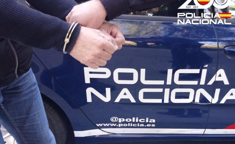 El policía que detuvo fuera de servicio al hombre que apuñaló a su ex expresa su apoyo a la víctima