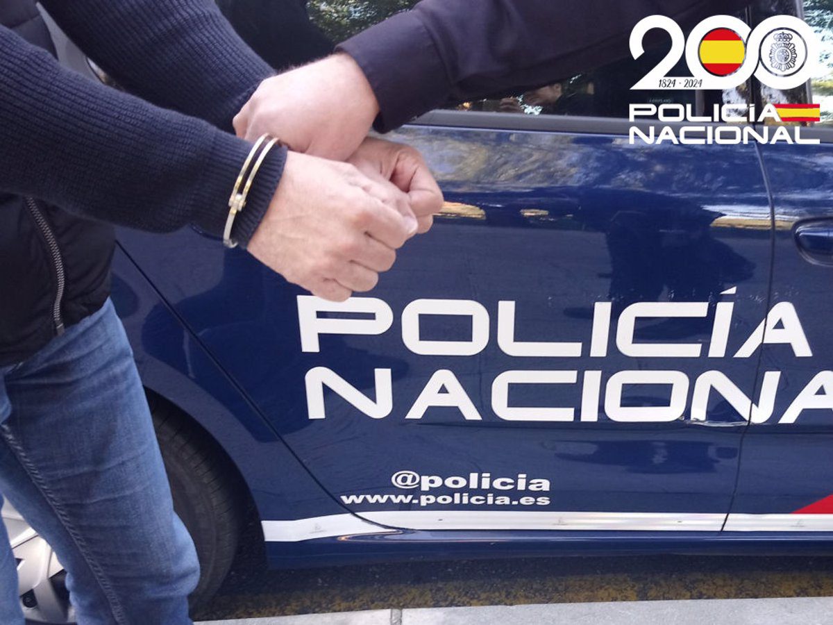 El policía que detuvo fuera de servicio al hombre que apuñaló a su ex expresa su apoyo a la víctima