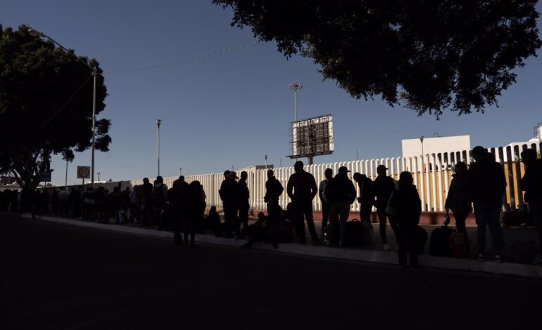 Estados Unidos exhibe los vuelos de deportación de migrantes prometidos por Trump