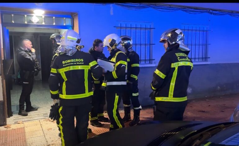 Intoxicada muy grave por inhalación de humo una mujer de 91 años tras incendiarse su vivienda en Parla