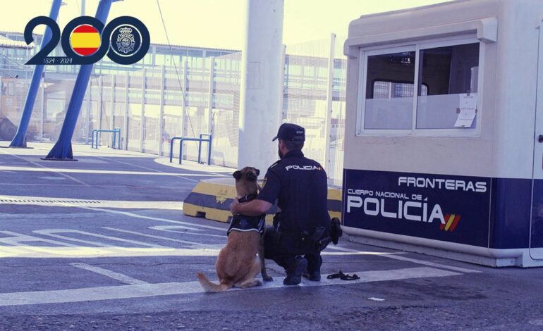 Detenidos en Almería tres ocupantes de una patera, dos ya en prisión acusados de agredir a agentes tras el rescate