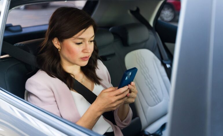 La nueva tecnología para evitar marearte en el coche está en la palma de tu mano