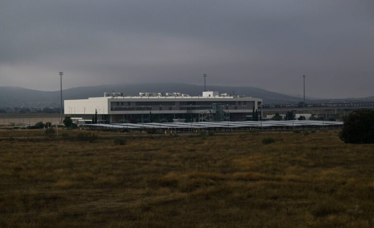 Una ‘rave’ cerca del aeropuerto de Ciudad Real concentra a miles de personas para festejar el Año Nuevo